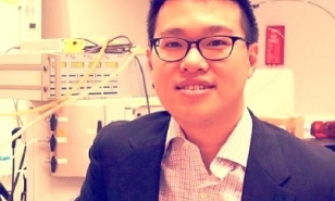 Wey Yang Teoh headshot